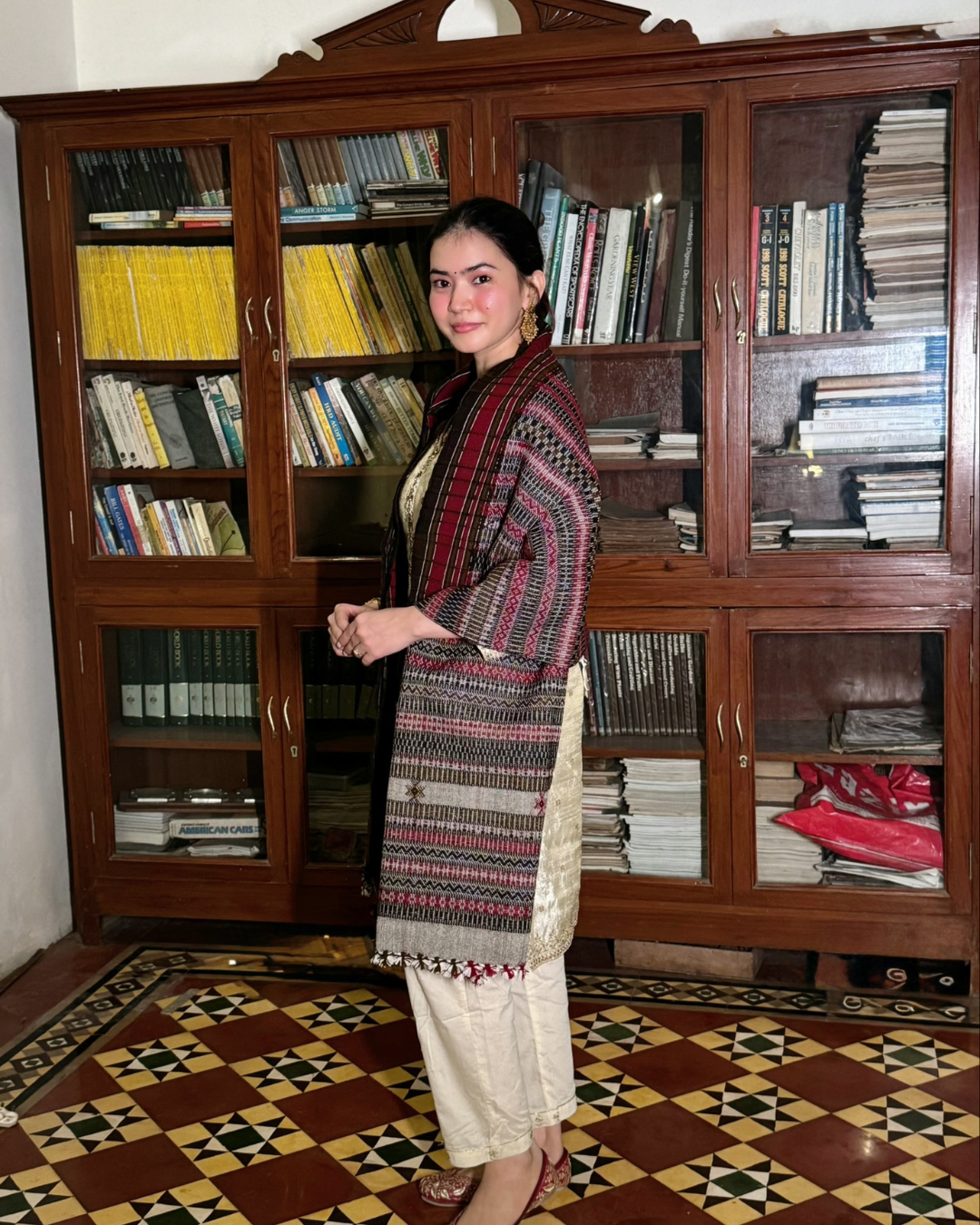 Handwoven Kutchi Woollen Shawl in Black, Red & Grey